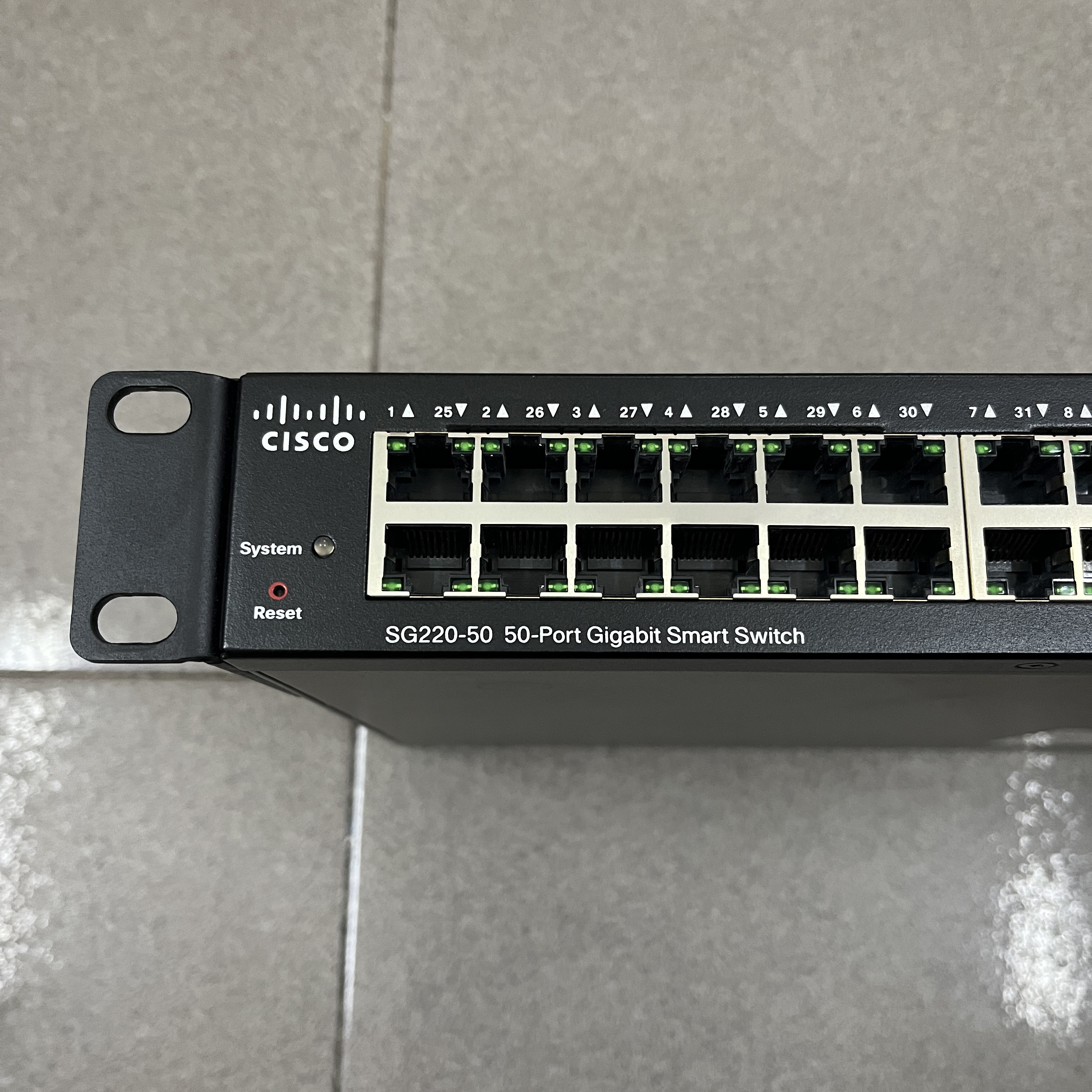 50-Port Gigabit Smart Switch CISCO SG220-50-K9-EU