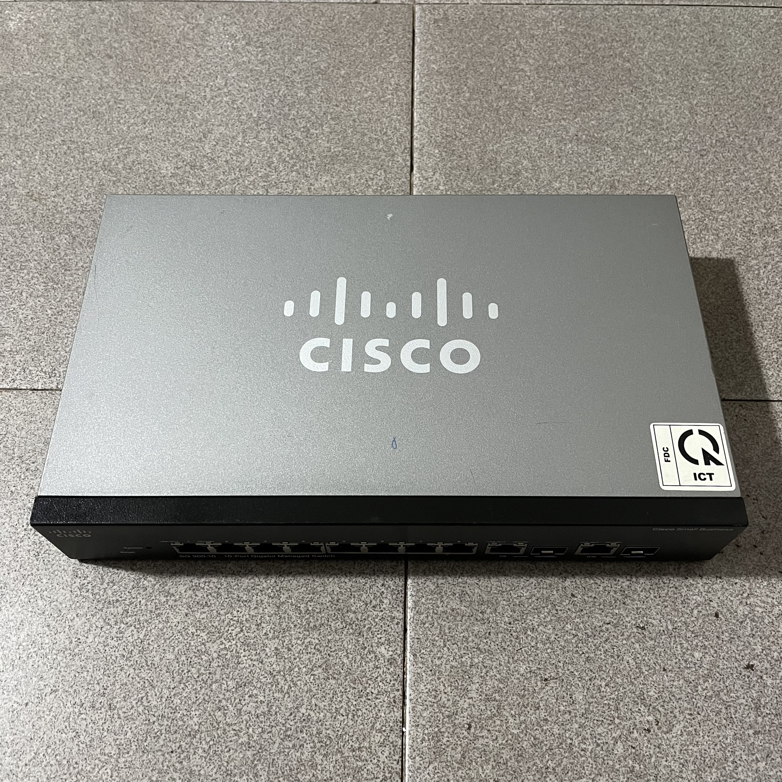 Bộ chia mạng Cisco SG300-10 L3 10-Port Gigabit Managed đẹp