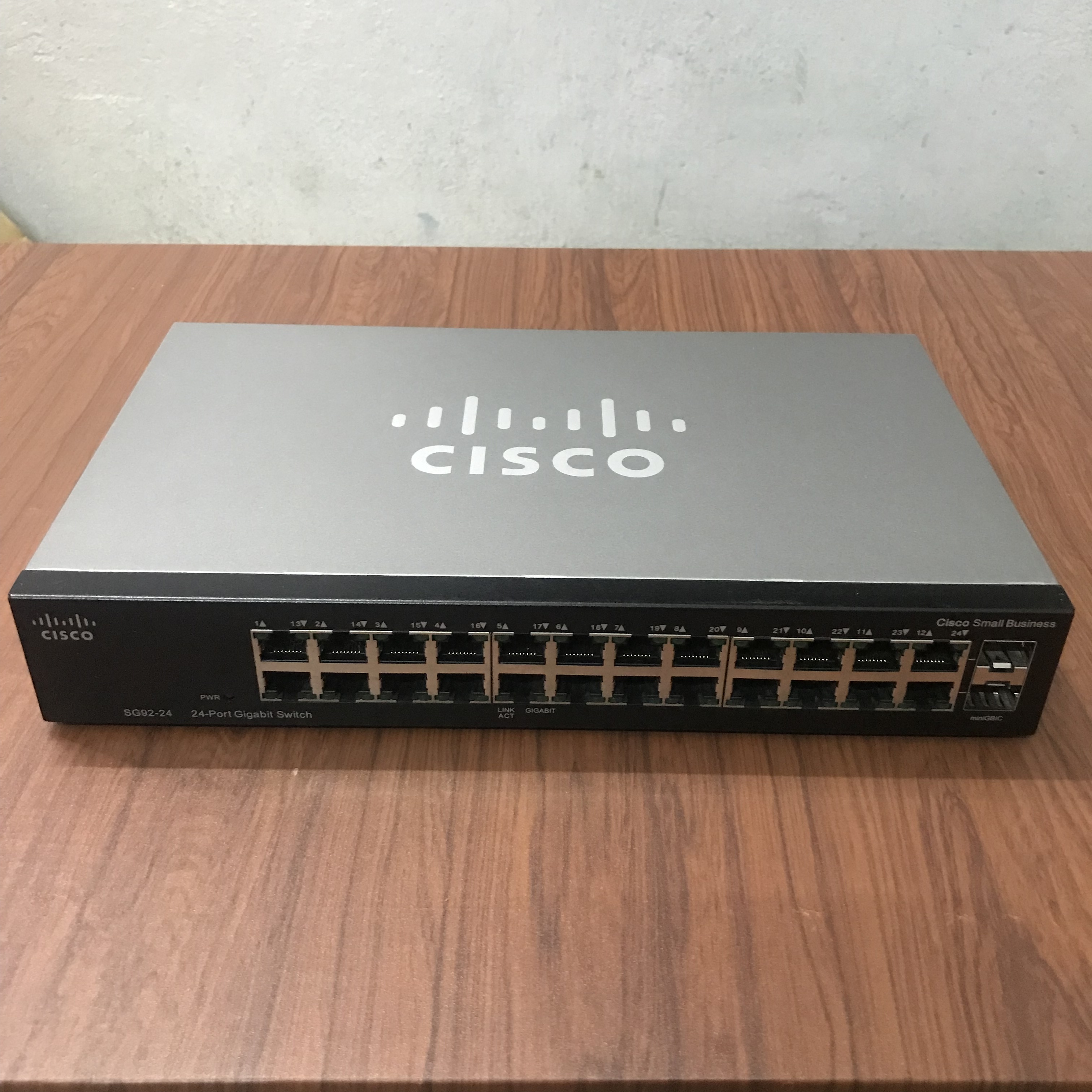 Switch Cisco Gigiabit SG92-24 24 port gigabit