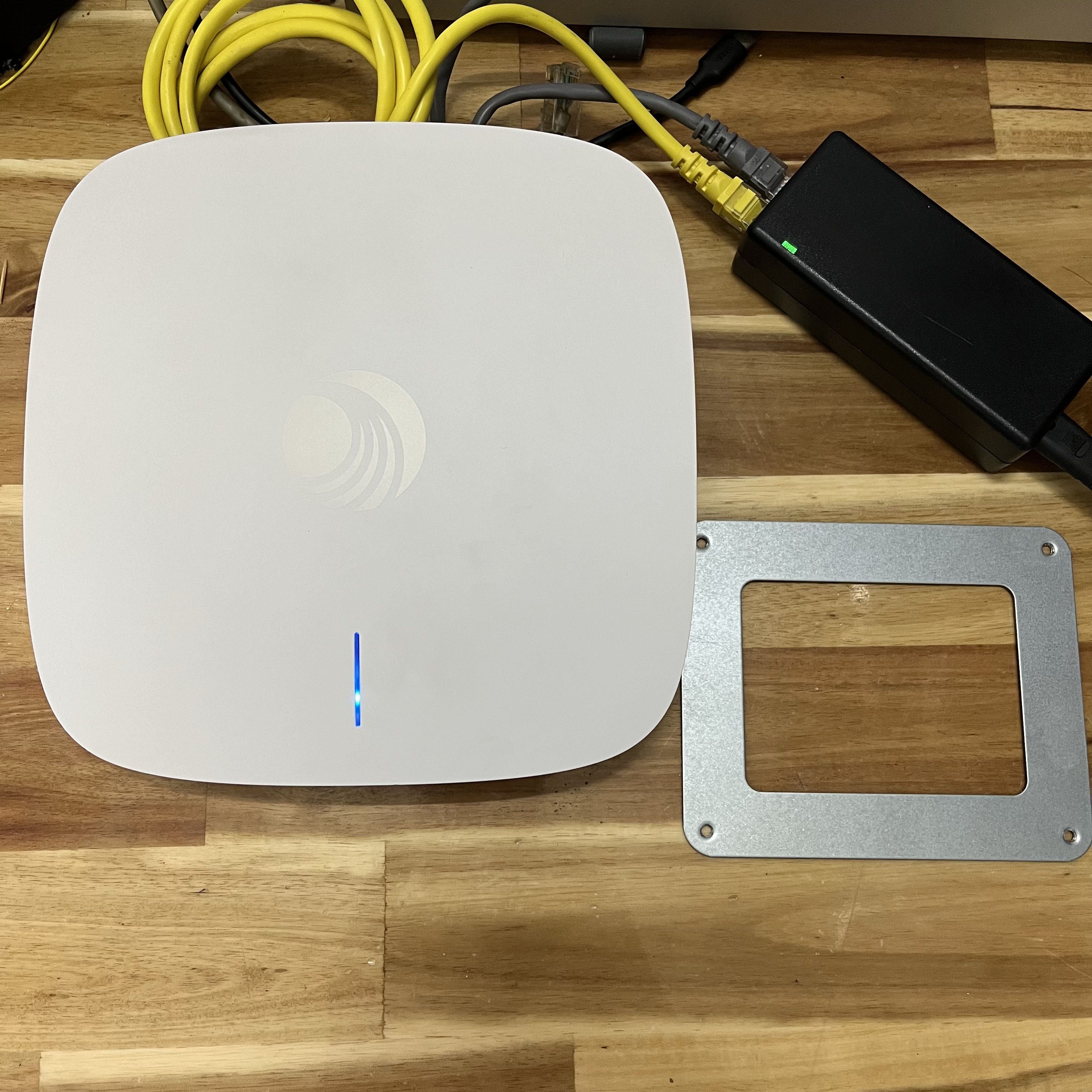 Bộ phát Wi-Fi 6 Access Point Cambium XV2-2 đẹp