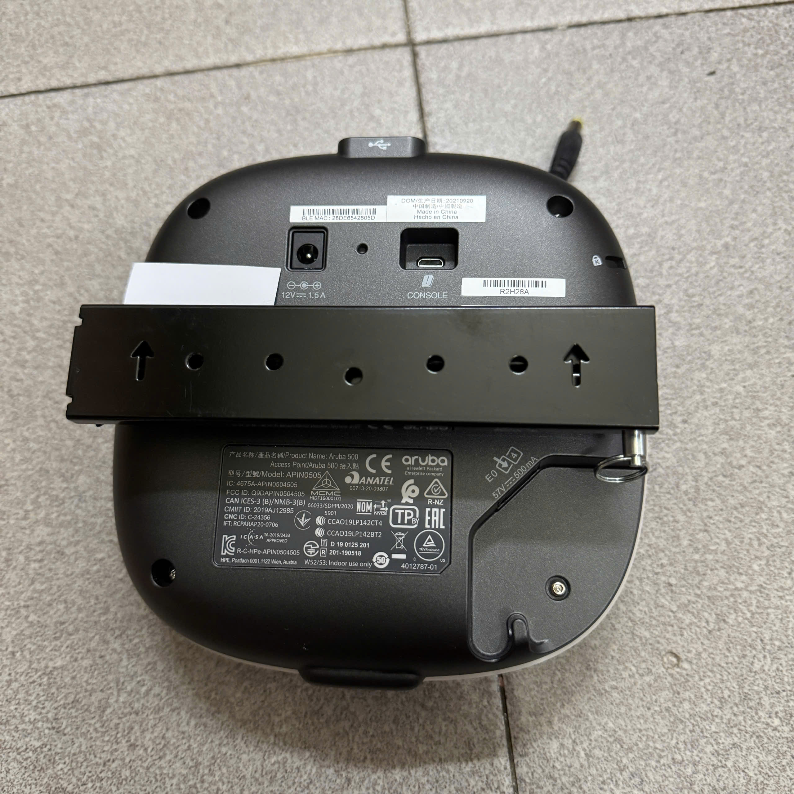 Phát wifi chuyên dụng Aruba 505-RW wifi 6 AX đẹp